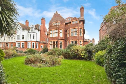 3 bedroom flat for sale, Earls Avenue, Folkestone