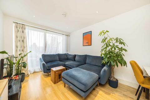 2 bedroom flat for sale, Streatham High Road, London SW16