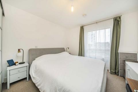 2 bedroom flat for sale, Streatham High Road, London SW16