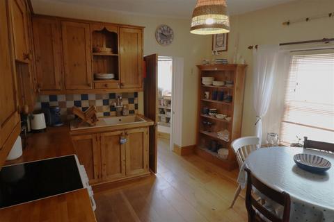 3 bedroom end of terrace house to rent, Fore Street, Ilfracombe EX34