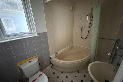 2 bedroom flat for sale, Warbro Road, Torquay TQ1
