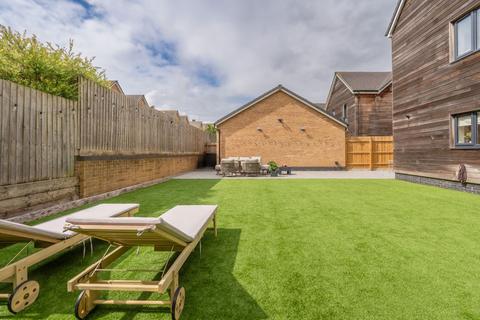 5 bedroom detached house for sale, Ormrod Grove, Locking