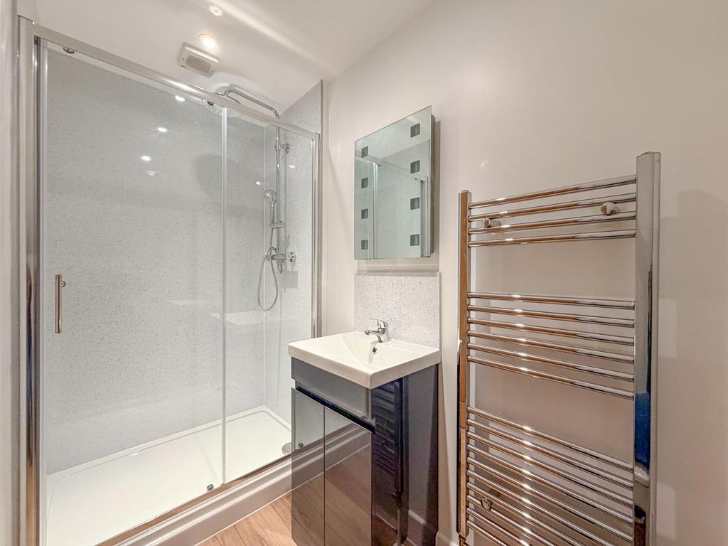 Ensuite to principle bedroom