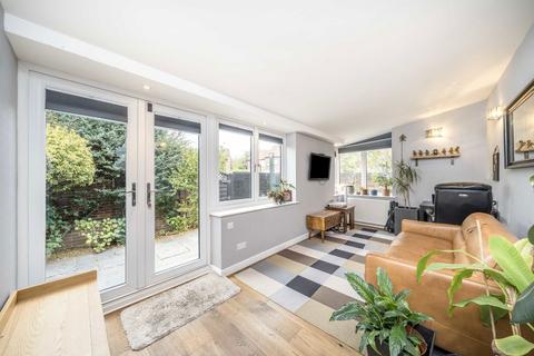 3 bedroom end of terrace house to rent, Redriff Road, London SE16