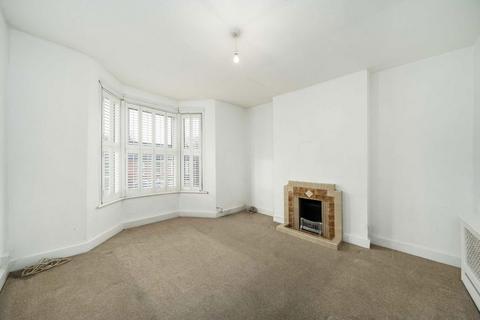 2 bedroom flat for sale, Dollis Road, London N3