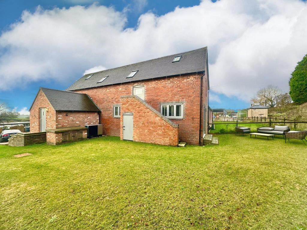 An Exquisite Country Retreat: Brand New 4-Bedroom