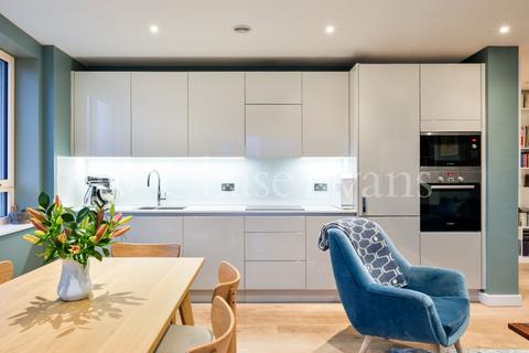 2 bedroom flat for sale, Ferraro House, 149 Walworth Road, Elephant & Castle, London, SE17