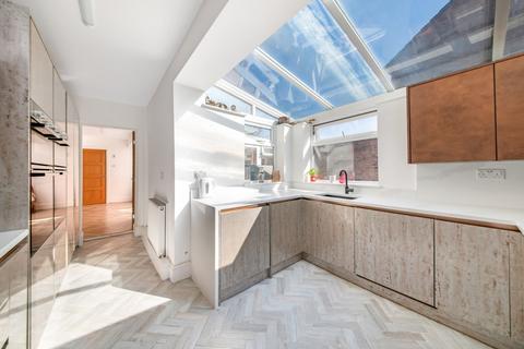 5 bedroom terraced house to rent, Nevins Road, Dewsbury, West Yorkshire, WF13
