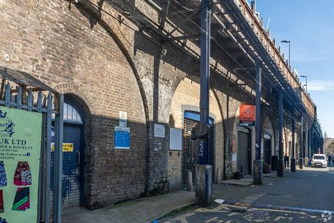 Distribution warehouse to rent, Resolution Way London SE8 4NT