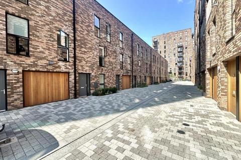 3 bedroom house to rent, Lockgate Mews, Manchester, Greater Manchester, M4