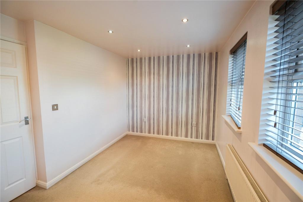 Bedroom 1 (2)