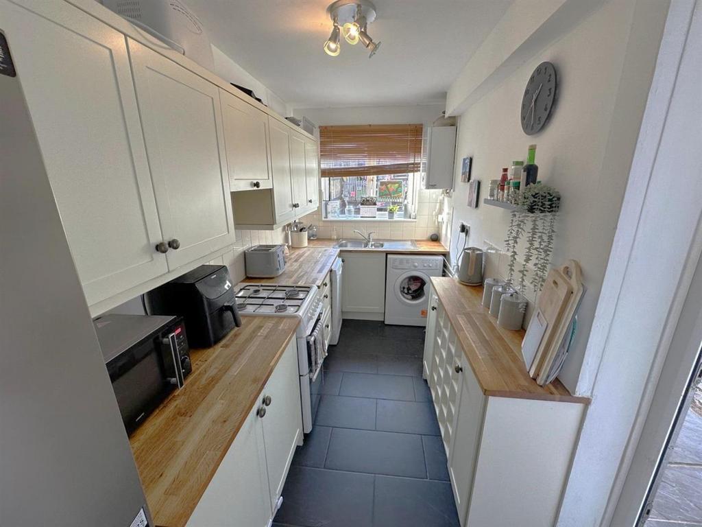Kitchen 1.jpg