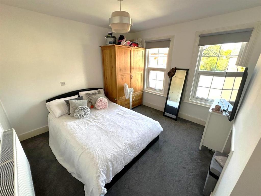 Bedroom 1.jpg