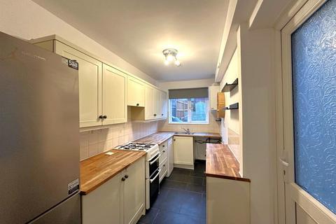 2 bedroom terraced house to rent, Ash Road, Aldershot