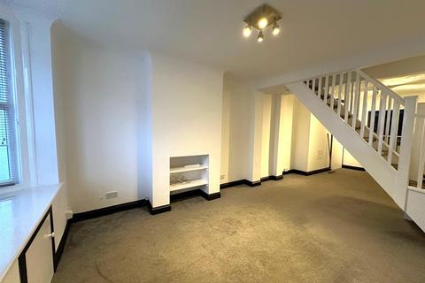 2 bedroom terraced house to rent, Ash Road, Aldershot