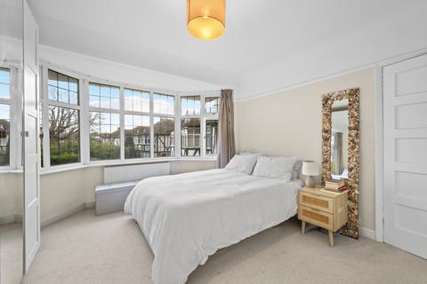 2 bedroom maisonette for sale, Perth Close, Raynes Park SW20