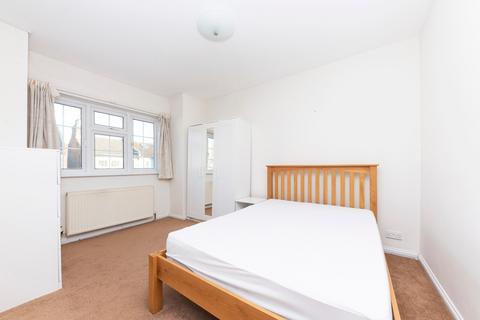 2 bedroom apartment for sale, Vernon Avenue, Raynes Park SW20