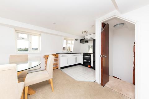 2 bedroom apartment for sale, Vernon Avenue, Raynes Park SW20