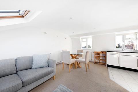 Vernon Avenue, Raynes Park SW20