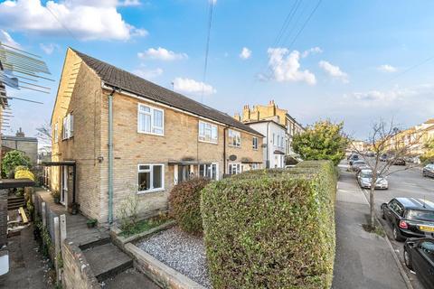 2 bedroom maisonette for sale, Faversham Road, London, SE6 4XE