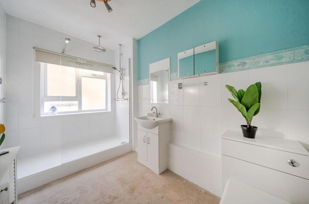 Shower Room.jpg