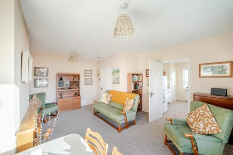 2 bedroom maisonette for sale, Faversham Road, London, SE6 4XE