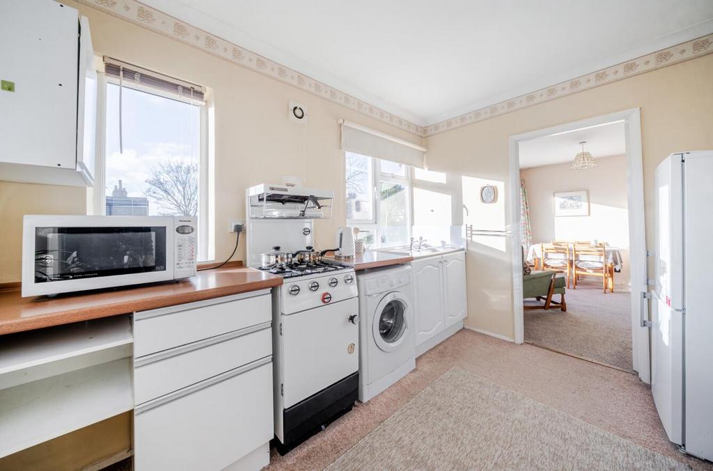 Kitchen2.jpg