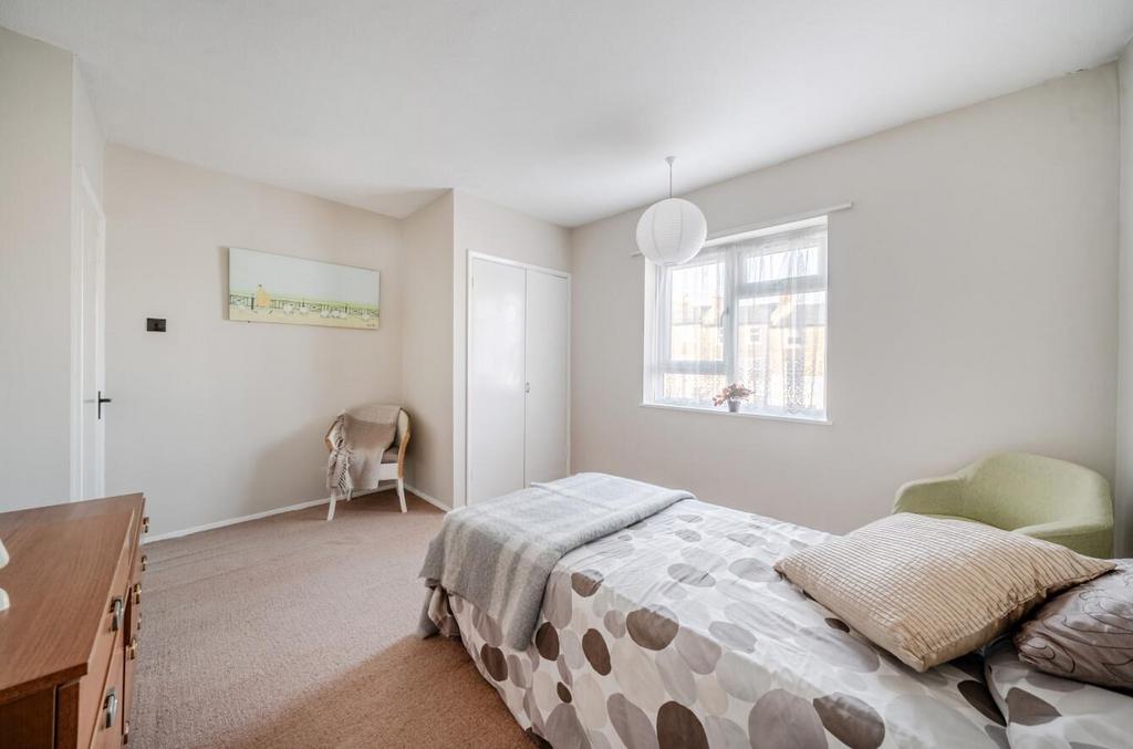 Bedroom 1a.jpg