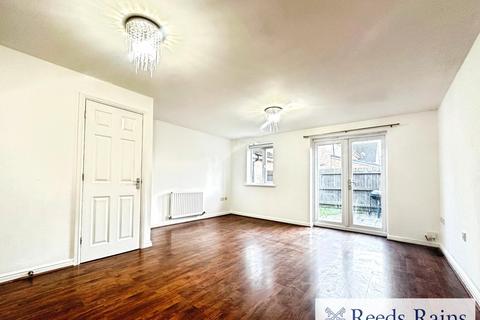 3 bedroom semi-detached house to rent, Christie Lane, Greater Manchester M7