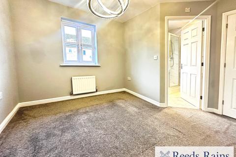 3 bedroom semi-detached house to rent, Christie Lane, Greater Manchester M7
