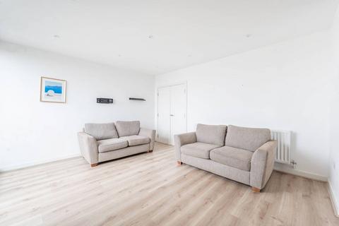 3 bedroom flat to rent, Avery Court, Colindale, London, NW9
