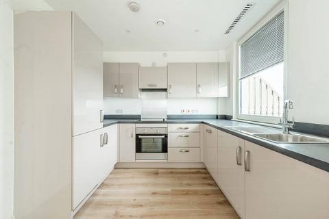 3 bedroom flat to rent, Avery Court, Colindale, London, NW9