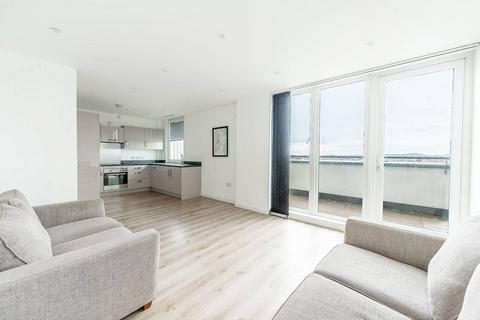 3 bedroom flat to rent, Avery Court, Colindale, London, NW9