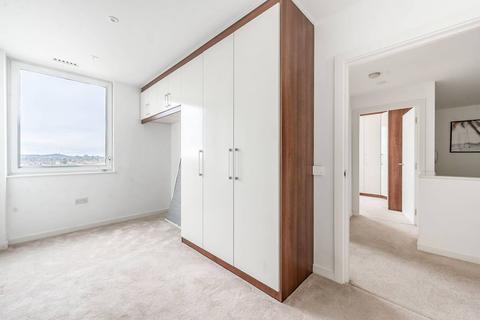 3 bedroom flat to rent, Avery Court, Colindale, London, NW9