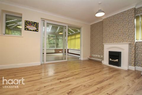 3 bedroom detached bungalow to rent, Peregrine Rise, Leicester