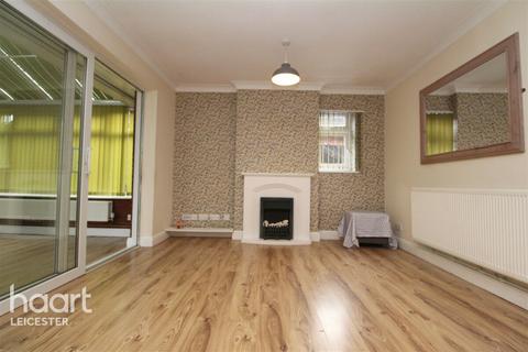 3 bedroom detached bungalow to rent, Peregrine Rise, Leicester
