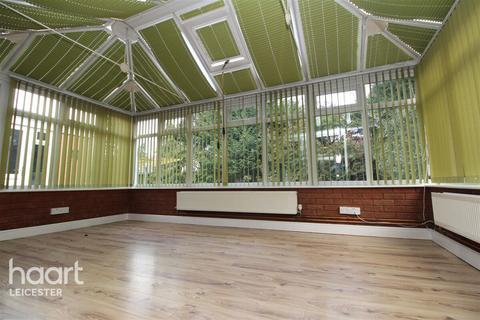3 bedroom detached bungalow to rent, Peregrine Rise, Leicester