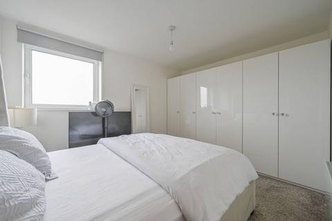 2 bedroom flat for sale, Fishguard Way, E16, Docklands, London, E16