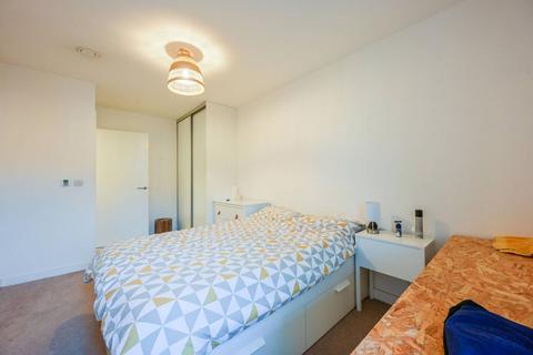 1 bedroom flat to rent, White Horse Lane, Stepney, London, E1