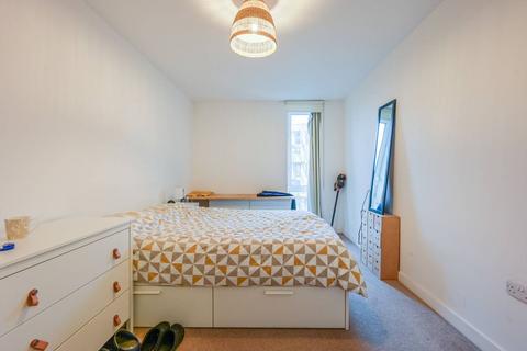 1 bedroom flat to rent, White Horse Lane, Stepney, London, E1