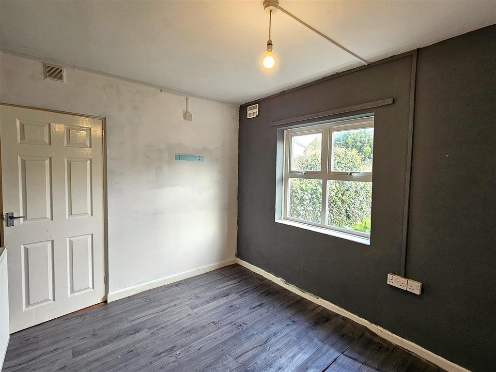 Rear bedroom