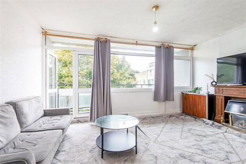 3 bedroom maisonette to rent, Tomlinson Close, London E2