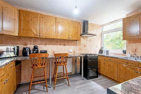 3 bedroom maisonette to rent, Tomlinson Close, London E2