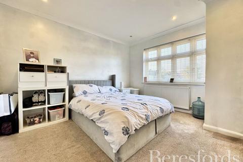 3 bedroom semi-detached house for sale, South End Road, Hornchurch, RM12