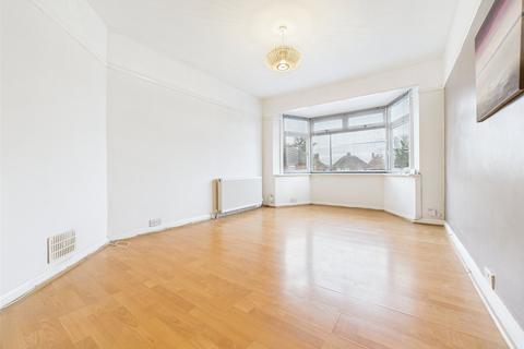 2 bedroom apartment to rent, Marlborough Road, Hanworth
