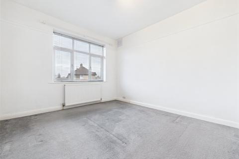 2 bedroom apartment to rent, Marlborough Road, Hanworth
