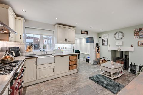 4 bedroom detached house for sale, 2 Stokesay Avenue, Perton, Wolverhampton, WV6 7RS
