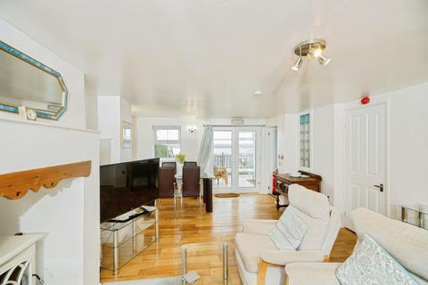 6 bedroom semi-detached house for sale, England Road South, Caernarfon LL55