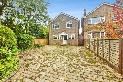 4 bedroom house to rent, Dell Close, Fair Oak, SO50