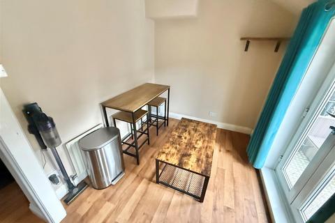 2 bedroom apartment to rent, James Court, High Street, Markyate
